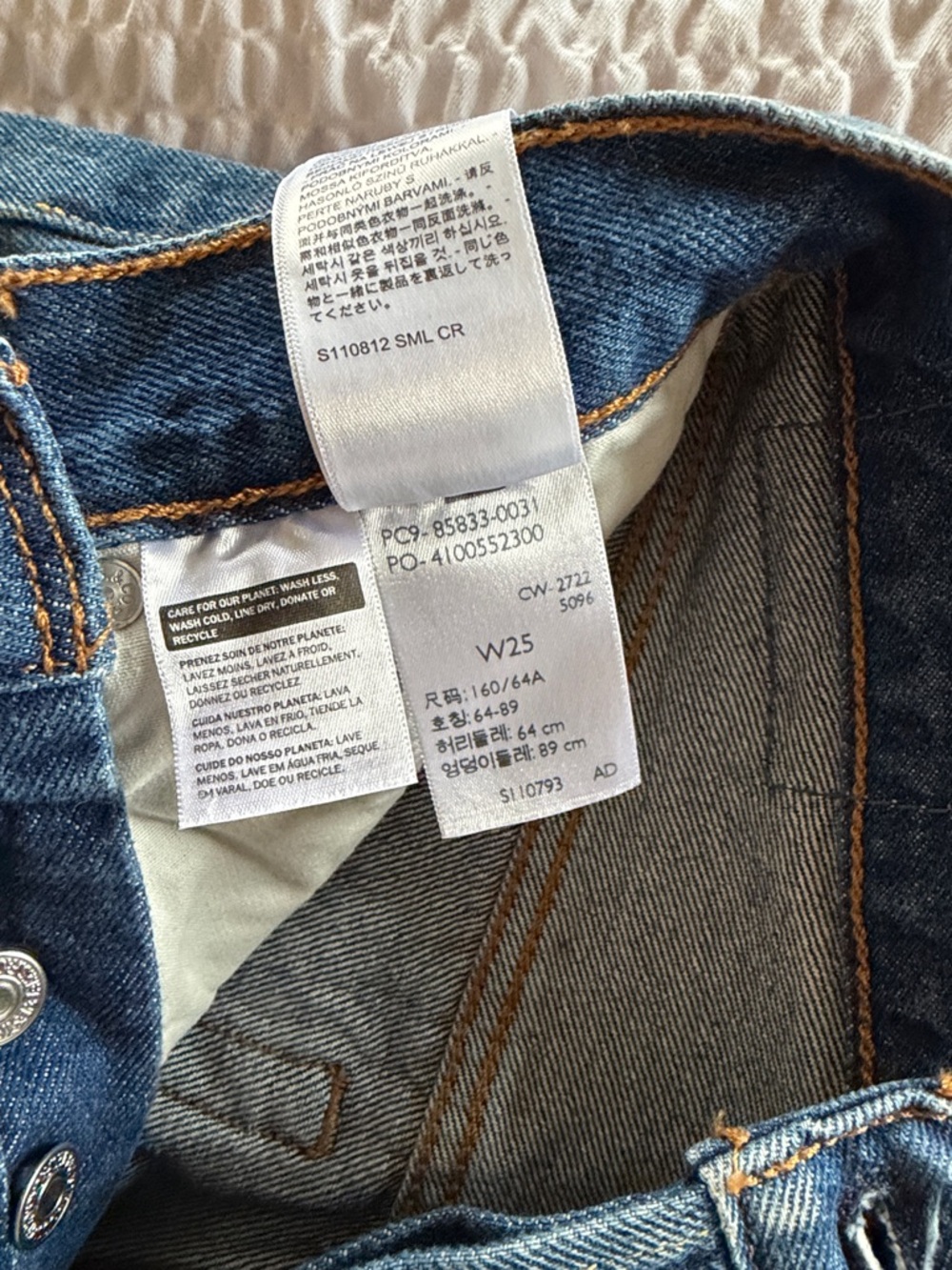 Levi's 501 Cutoff Jean Shorts - Picture 4 of 4